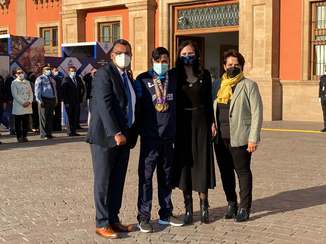 TV4 Noticias Guanajuato | Reconocen a medallistas y entrenadores ...