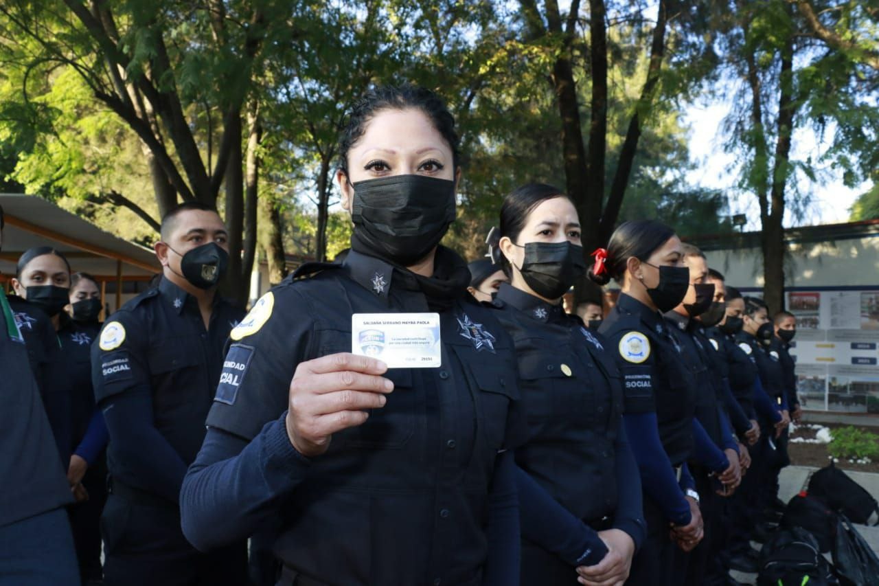 TV4 Noticias Guanajuato | Reconocen a 48 oficiales de la Policía ...