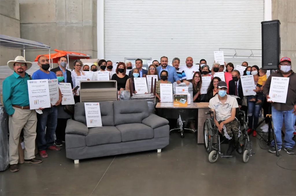 TV4 Noticias Guanajuato | Otorgan proyectos productivos a familias ...