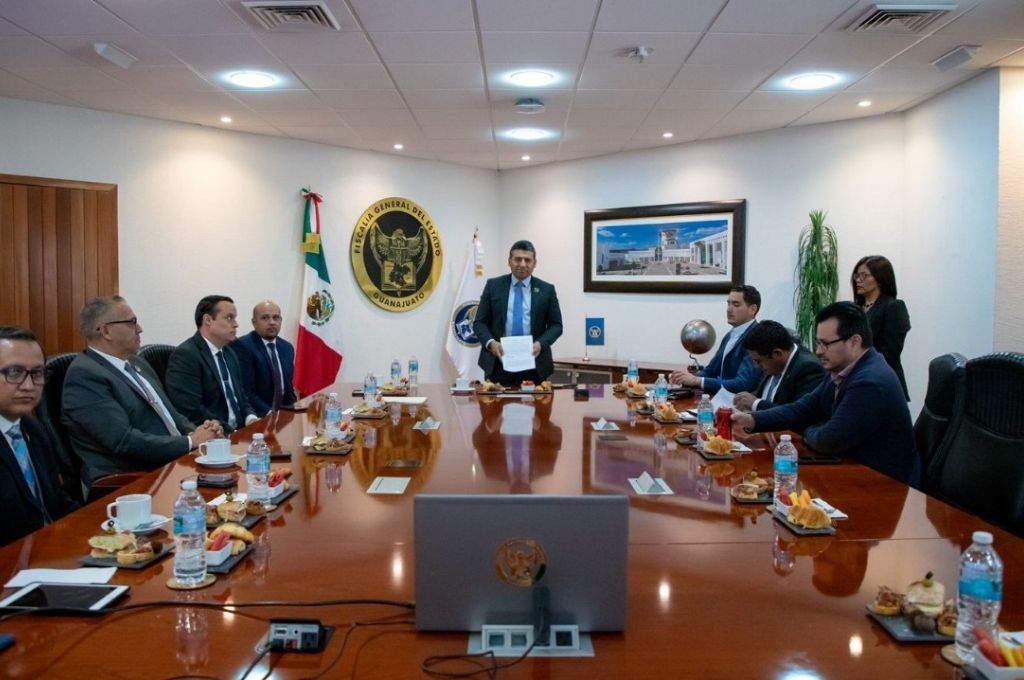 TV4 Noticias Guanajuato | Acuerdan trabajar para certificación de la FGJEG