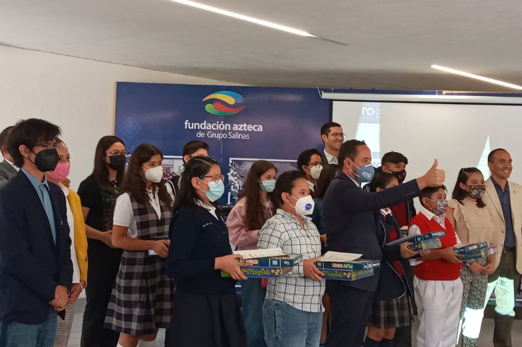 TV4 Noticias Guanajuato | Abanderan a alumnos que estarán en Olimpiada ...