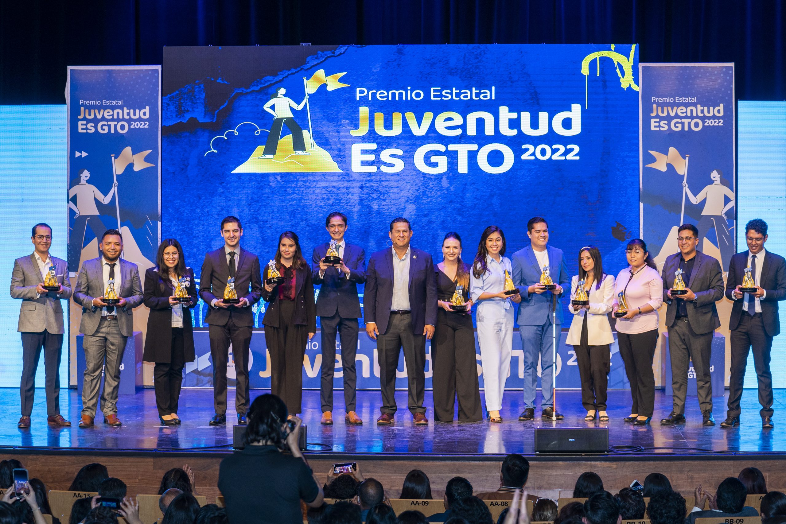 TV4 Noticias Guanajuato | Premian a 13 guanajuatenses por su talento