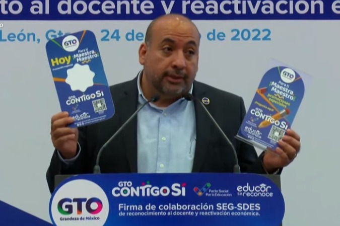 TV4 Noticias Guanajuato | Reconocen a personal educativo de Guanajuato