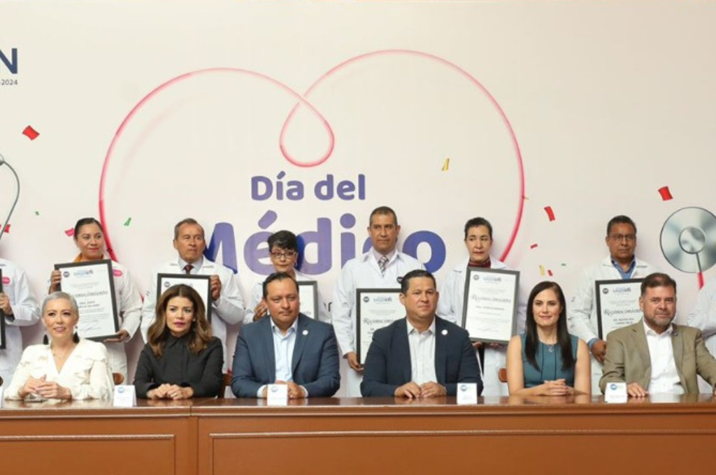 TV4 Noticias Guanajuato | Reconocen labor de médicos guanajuatenses