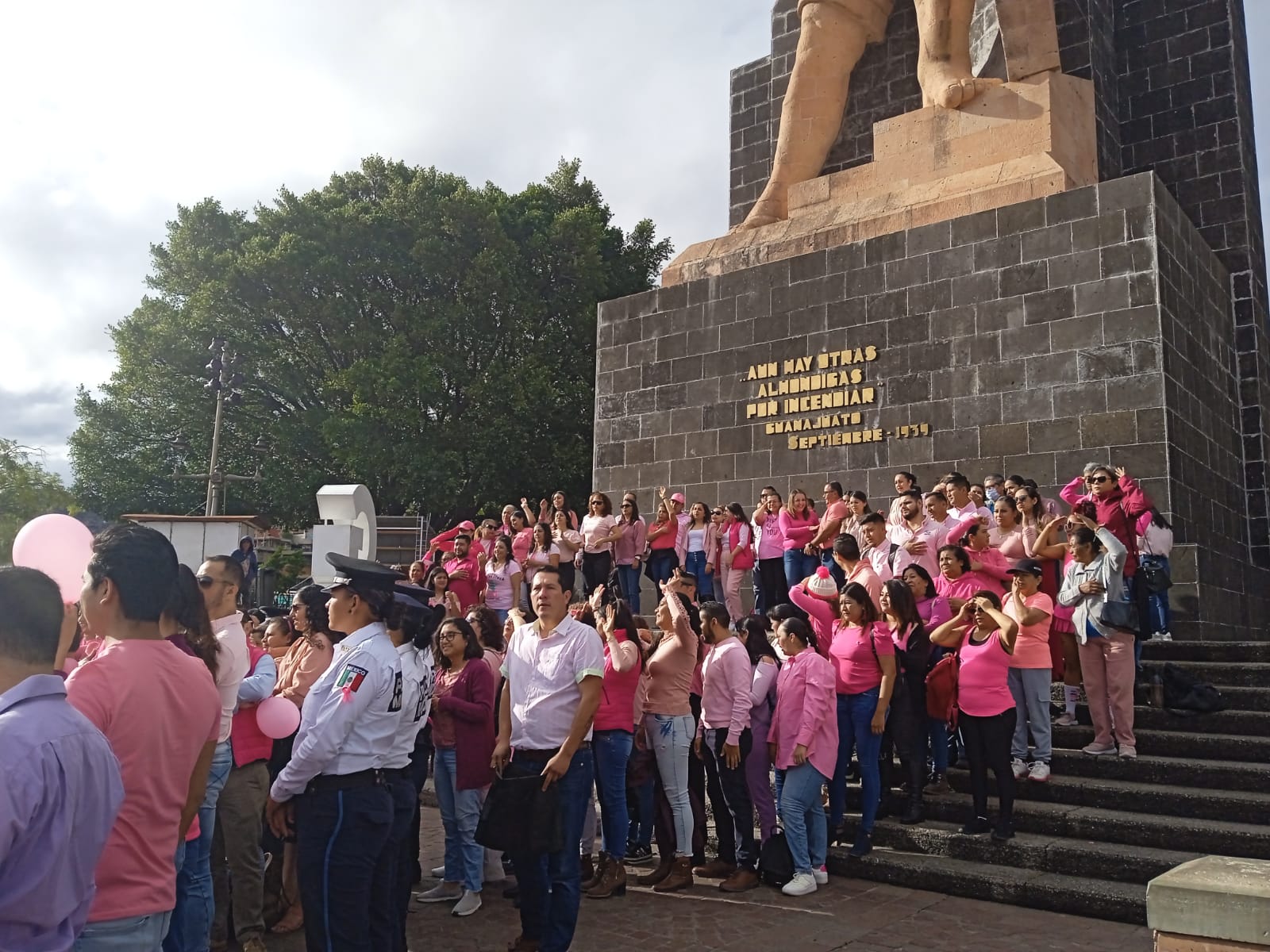 TV4 Noticias Guanajuato | Conmemoran lucha contra el cáncer de mama con ...