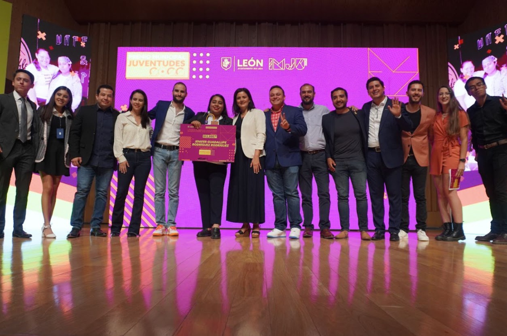 TV4 Noticias Guanajuato | Reconocen trayectoria de 10 jóvenes leoneses