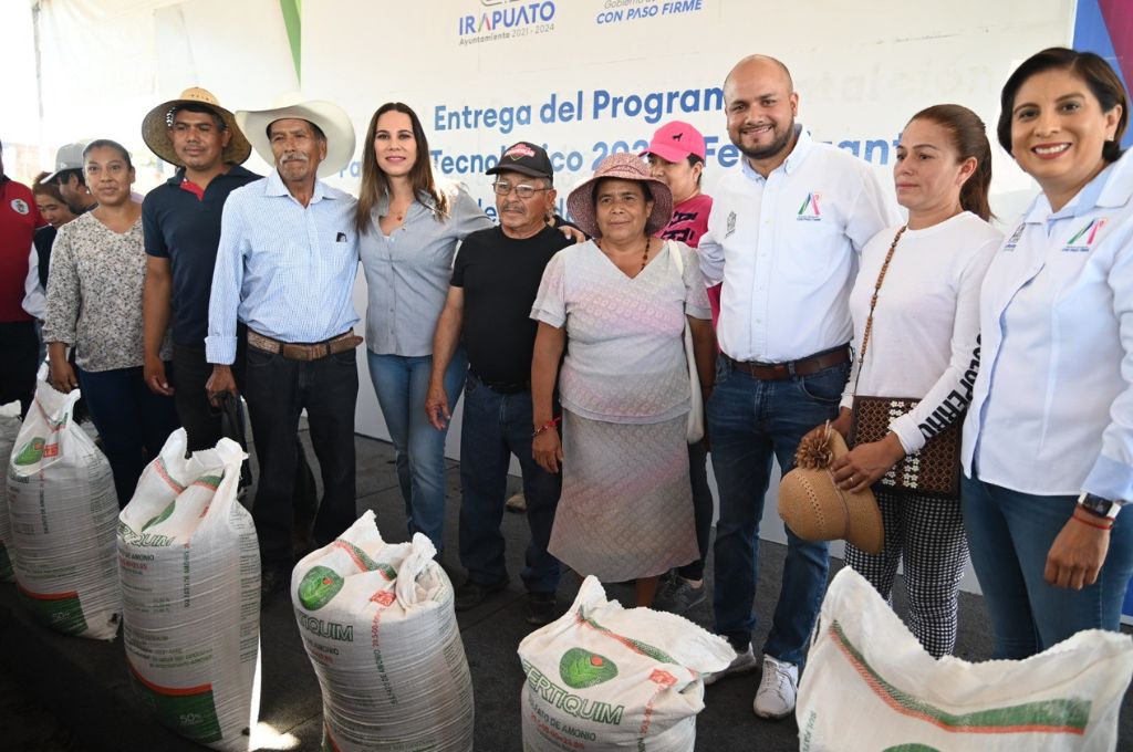 TV4 Noticias Guanajuato | Entregan apoyos a productores agrícolas de 70 ...