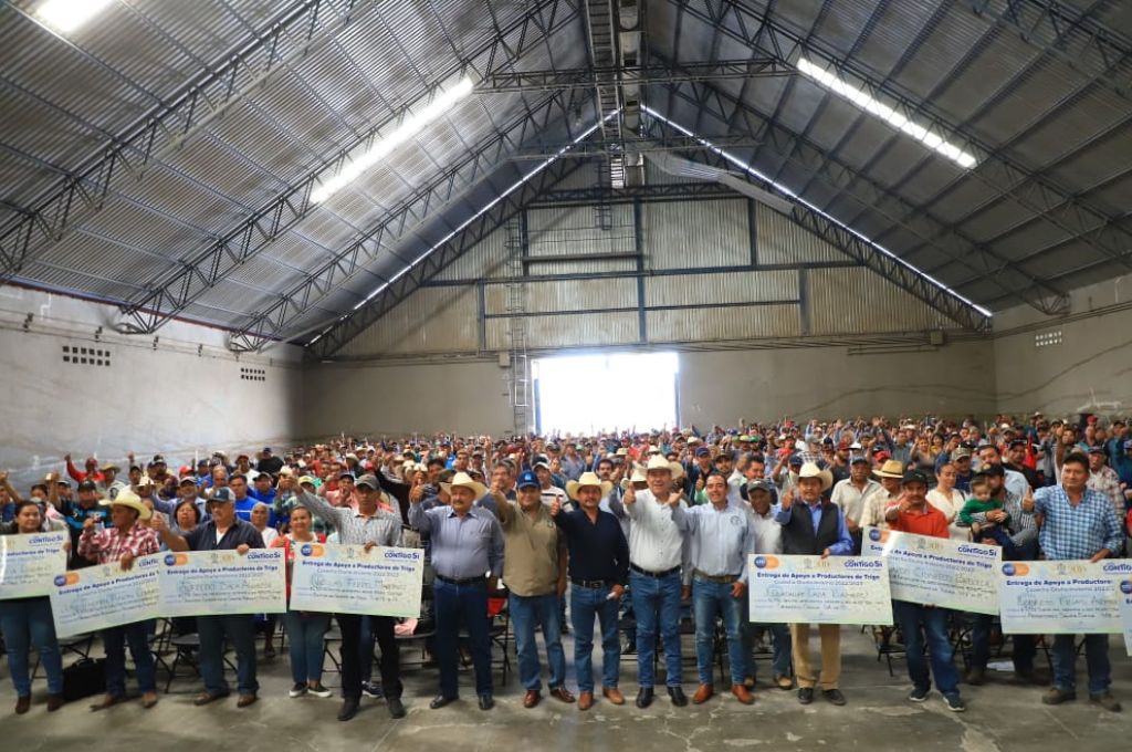 TV4 Noticias Guanajuato | Entregan mil 300 apoyos a productores ...