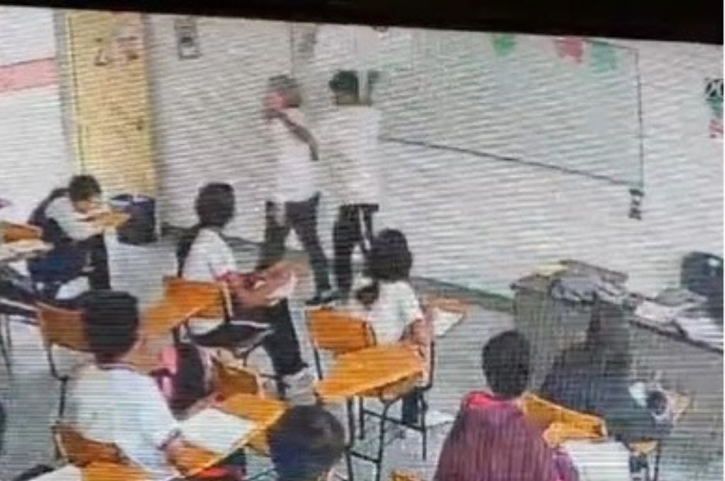 TV4 Noticias Guanajuato | Ataca alumno a maestra con arma blanca en ...