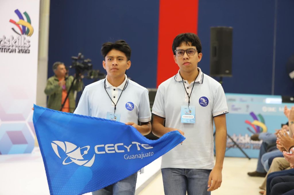 TV4 Nouvelles Guanajuato |  Les étudiants du CECyTEG remportent le concours WorldSkills Mexique
