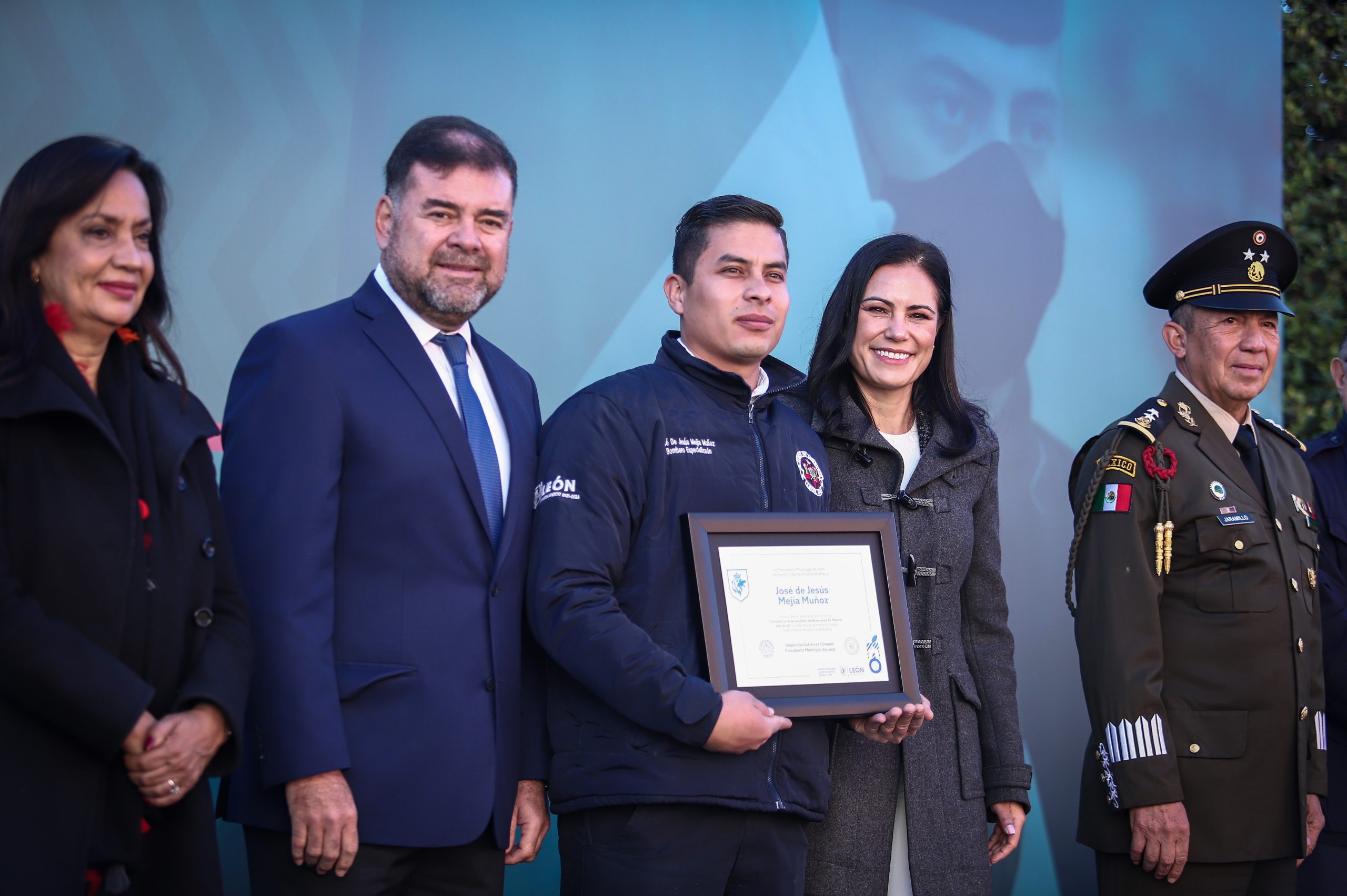 TV4 Noticias Guanajuato | Reconocen a Bomberos de León por ...