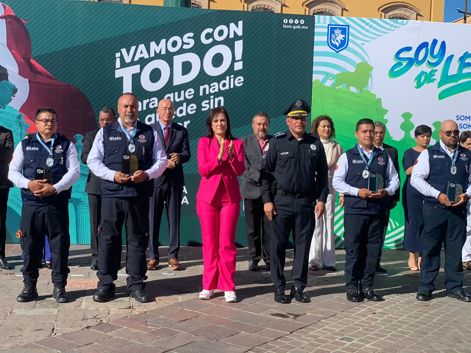 TV4 Noticias Guanajuato | Reconocen a elementos de PC por salvar la ...