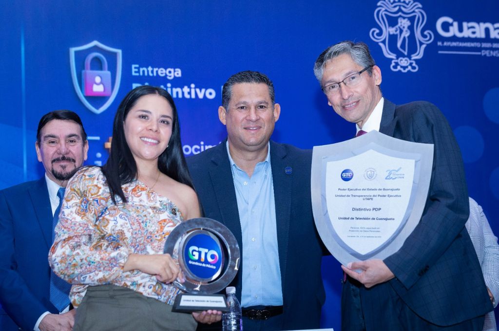 TV4 Noticias Guanajuato | Entrega Gobernador Reconocimientos en ...