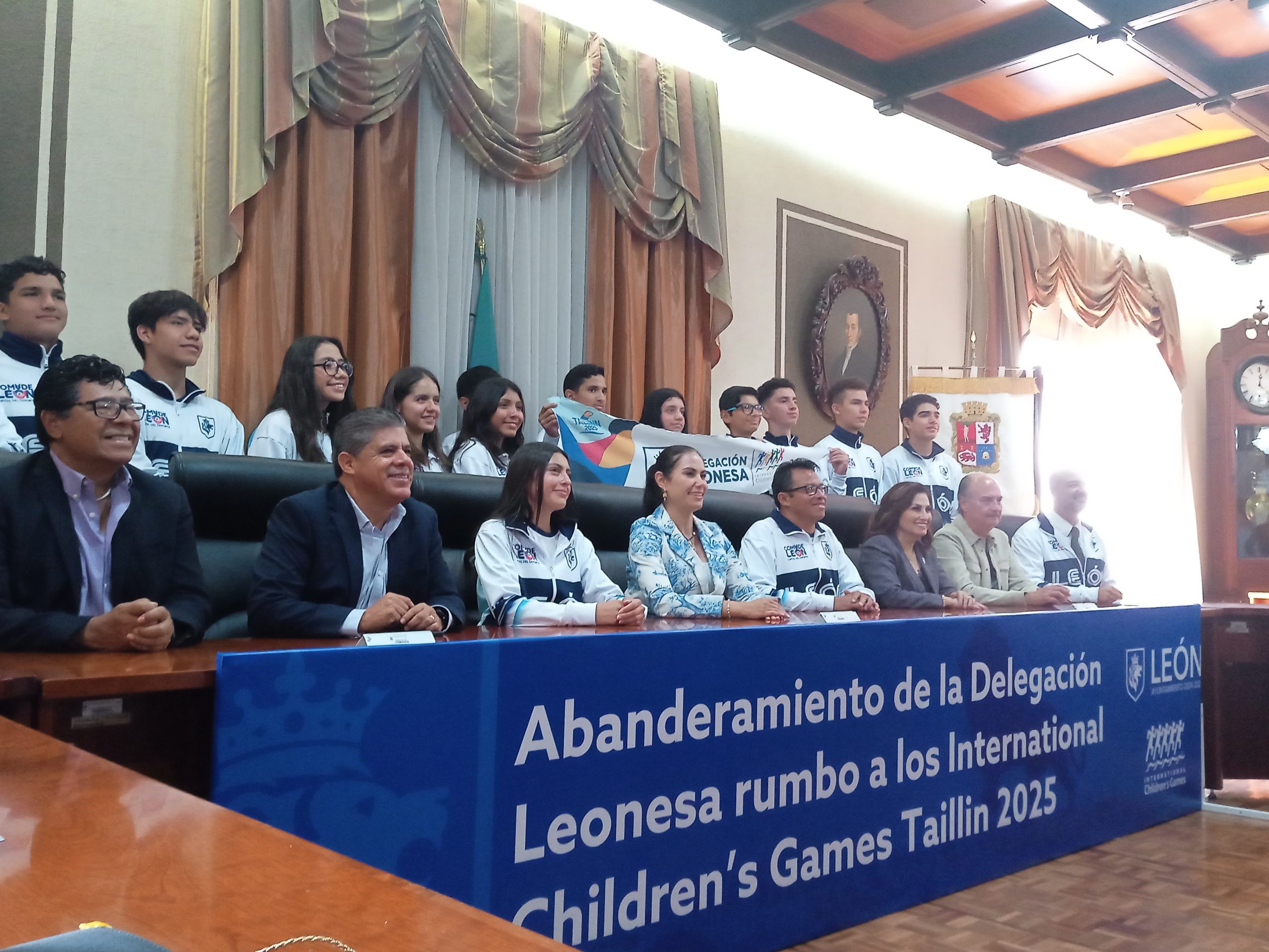TV4 Noticias Guanajuato | Abanderan a leoneses que participarán en los ...