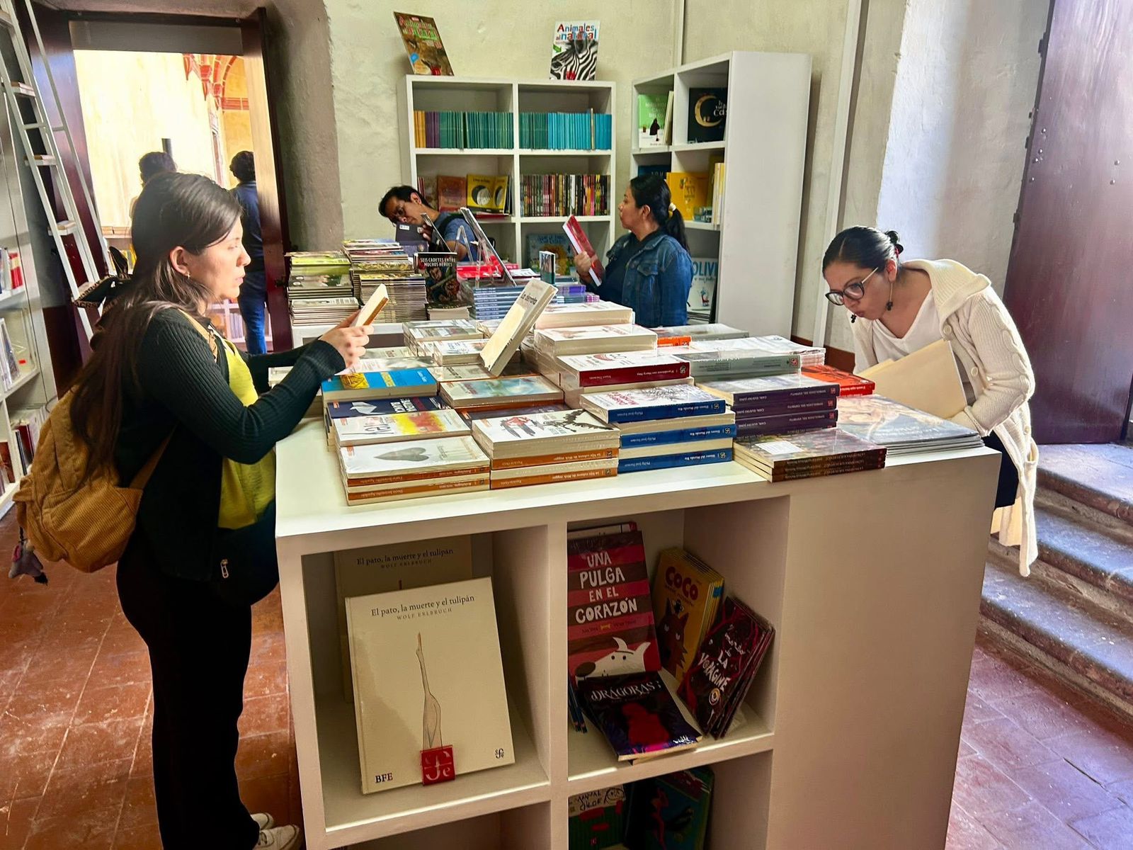 TV4 Noticias Guanajuato | Invitan a inauguración de librería Jorge ...