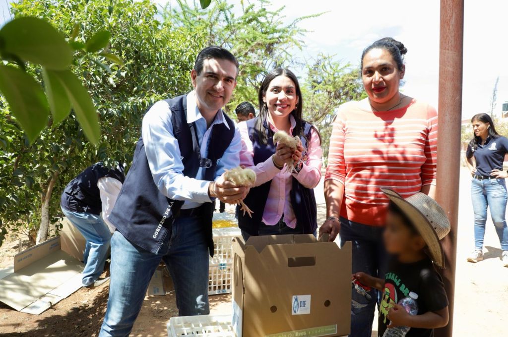 TV4 Noticias Guanajuato | Benefician a familias con paquetes de aves de ...
